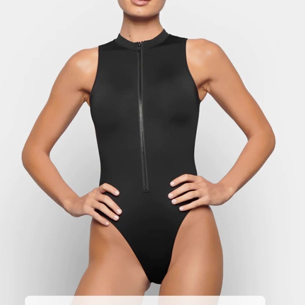 SKIMS SWIM ZIP FRONT SLEEVELESS ONE PIECE ALMOND 4XL NWT - Picture 2 of 11